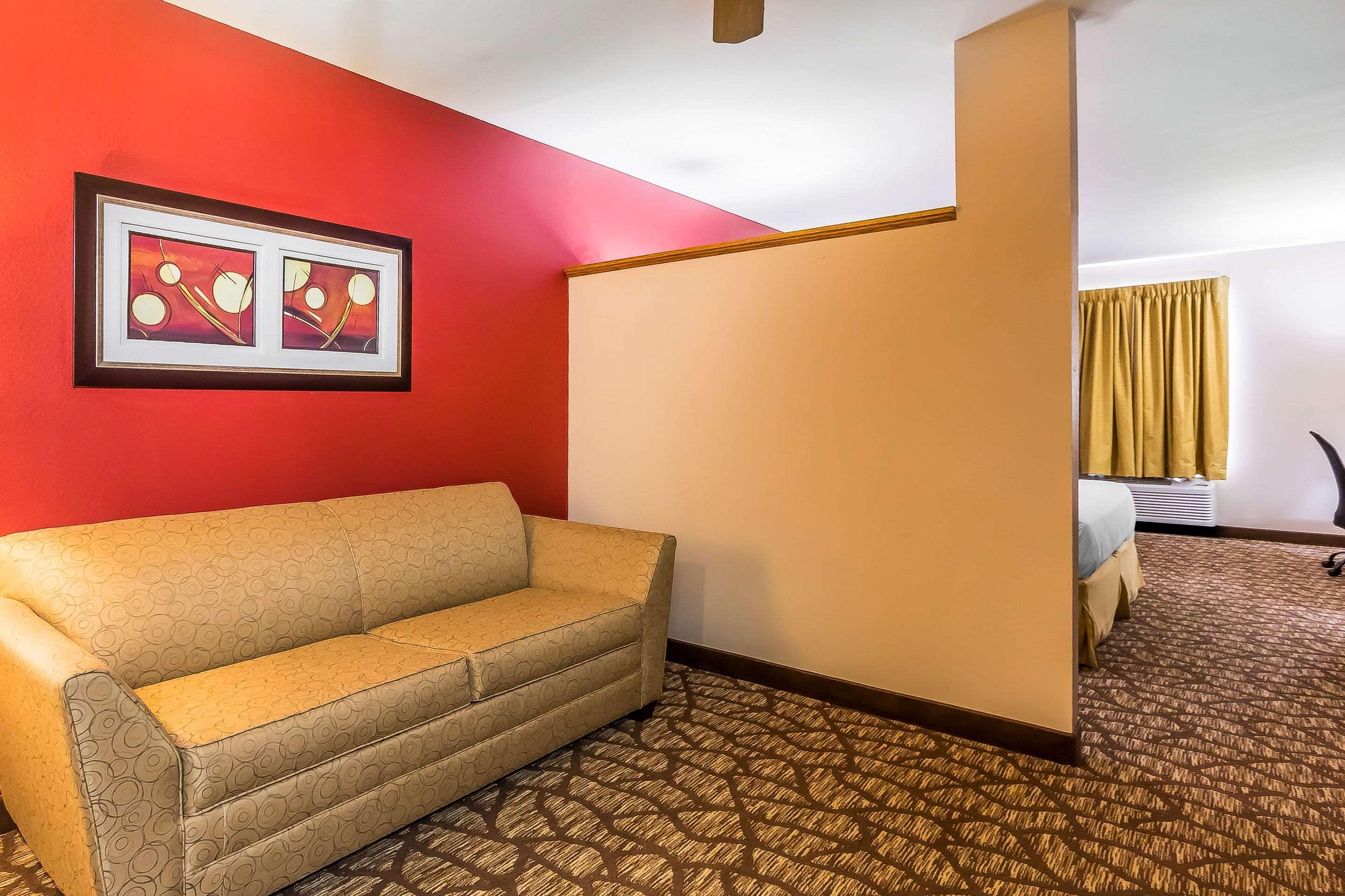 Quality Inn & Suites Chesterfield Village Σπρίνγκφιλντ Εξωτερικό φωτογραφία