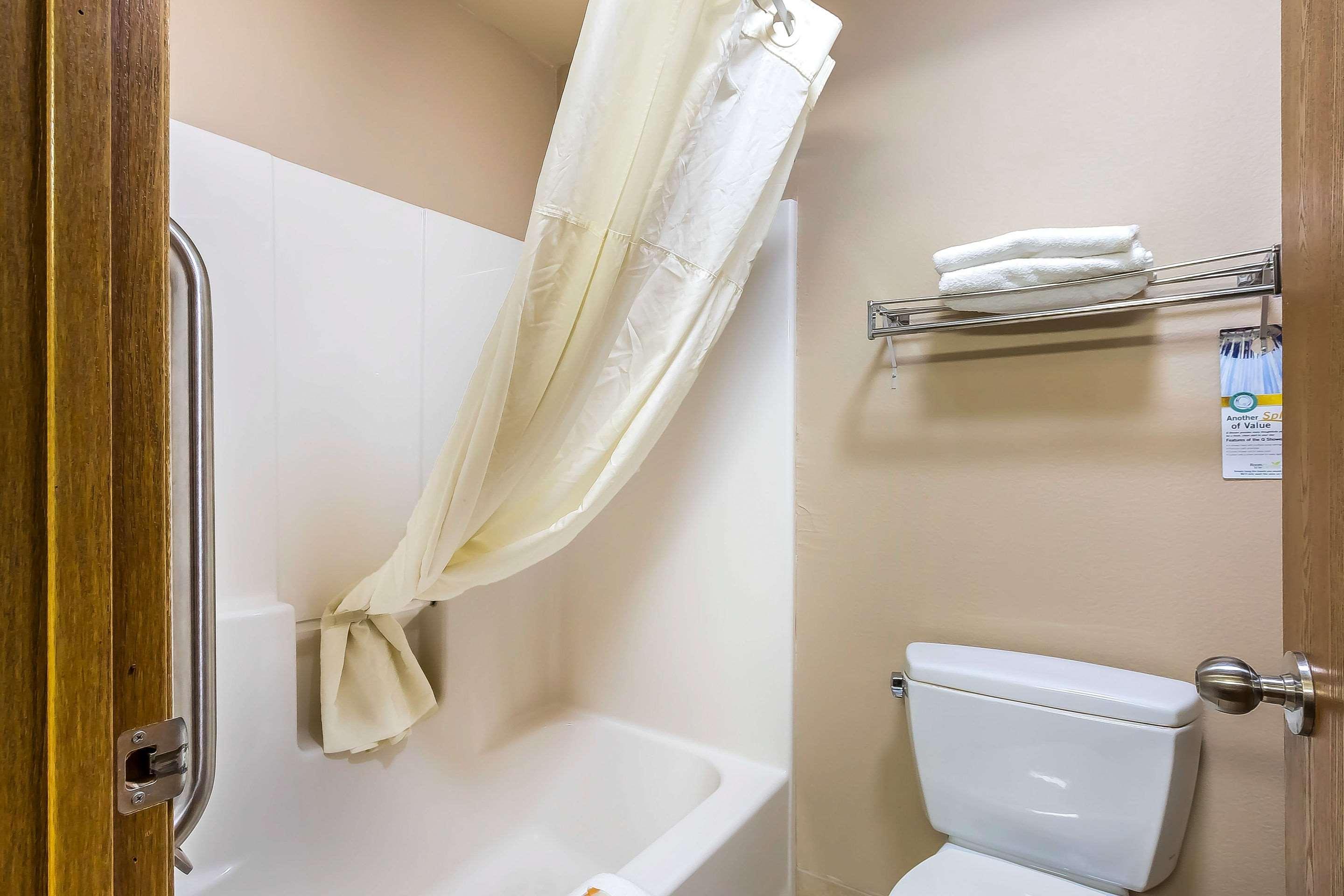 Quality Inn & Suites Chesterfield Village Σπρίνγκφιλντ Εξωτερικό φωτογραφία