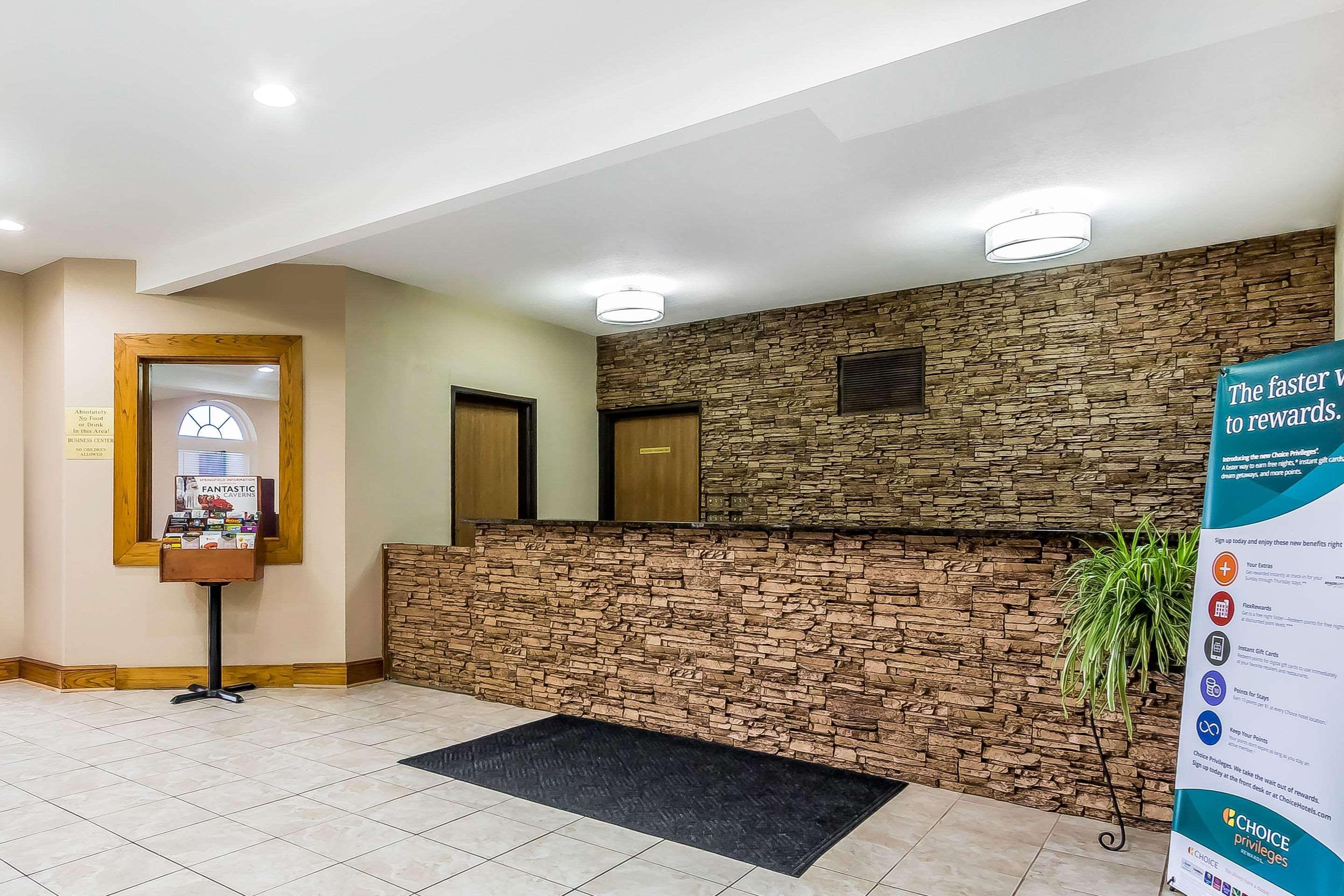 Quality Inn & Suites Chesterfield Village Σπρίνγκφιλντ Εξωτερικό φωτογραφία